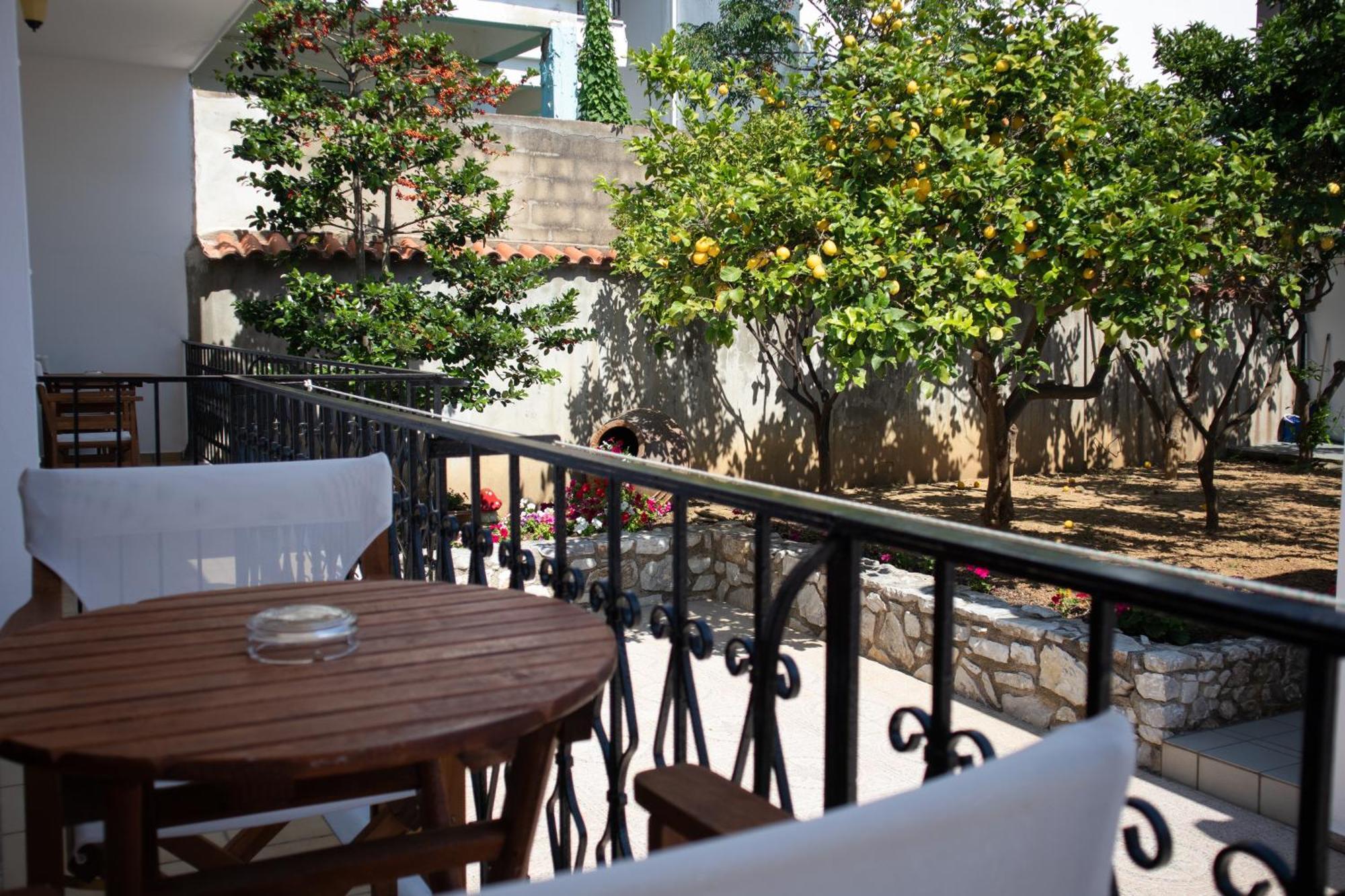 Athanasia Apartments Скіатос Екстер'єр фото